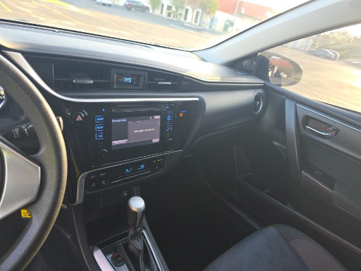 Used 2018 Toyota Corolla LE FWD image 5