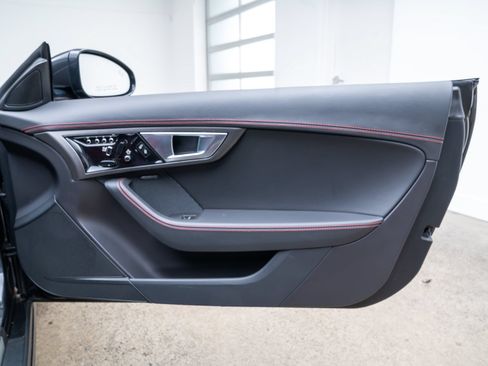 Used 2015 Jaguar F-TYPE R RWD image 18