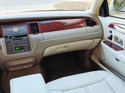 Used 2003 Lincoln Town Car Cartier image 83
