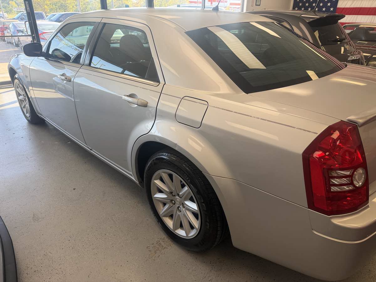 Used 2008 Chrysler 300 LX RWD image 5