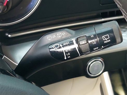 Certified 2024 Kia Carnival LX image 20