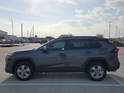 Used 2024 Toyota RAV4 XLE image 7