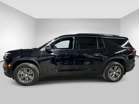 Used 2024 Chevrolet Traverse LT w/ Enhanced Driving Package AWD/4WD image 2
