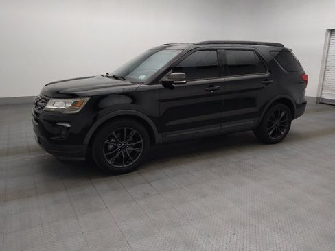 Used 2018 Ford Explorer XLT w/ Equipment Group 202A FWD image 2