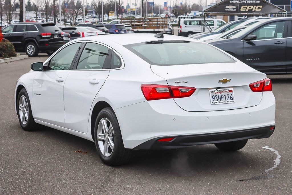 Used 2025 Chevrolet Malibu LS FWD image 2