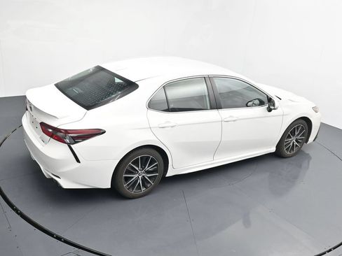 Used 2024 Toyota Camry SE FWD image 16