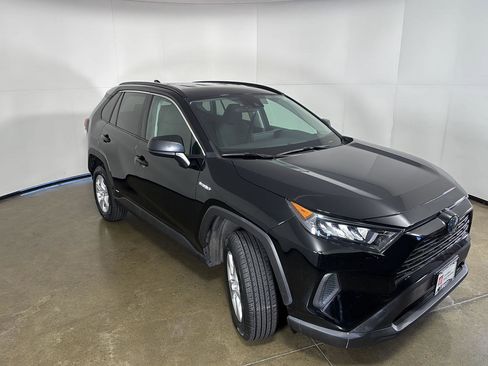 Used 2021 Toyota RAV4 LE image 7