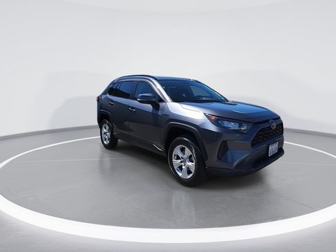 Used 2021 Toyota RAV4 LE AWD/4WD image 2