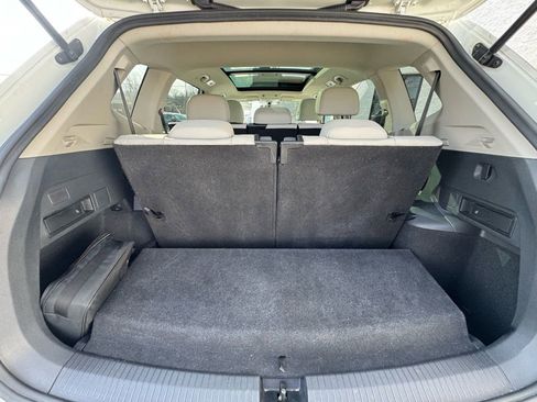 Used 2019 Volkswagen Tiguan SE w/ Panoramic Sunroof Package image 10