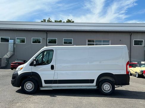 Used 2025 RAM ProMaster 2500 w/ U-Haul Equipment Group FWD image 14