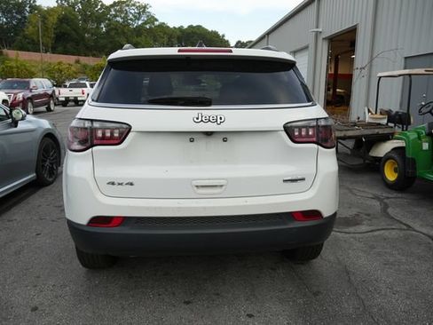Used 2024 Jeep Compass Latitude AWD/4WD image 8