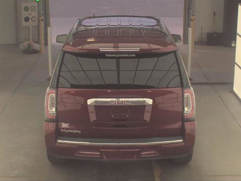 Used 2018 GMC Yukon Denali image 10