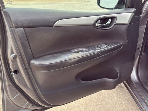 Used 2017 Nissan Sentra S image 9