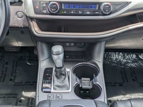 Used 2018 Toyota Highlander XLE FWD image 19