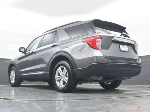 Used 2022 Ford Explorer XLT AWD/4WD image 29