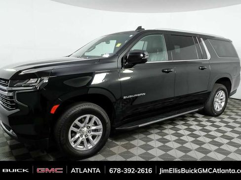 Used 2022 Chevrolet Suburban LT w/ Luxury Package image 2