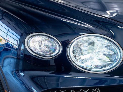 Used 2021 Bentley Bentayga image 19