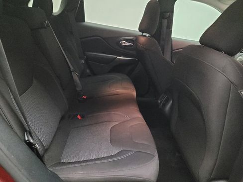 Used 2020 Jeep Cherokee Latitude FWD image 19