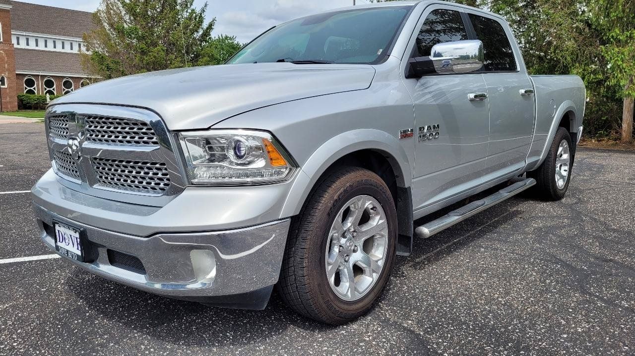 Used 2017 RAM 1500 Laramie AWD/4WD image 3