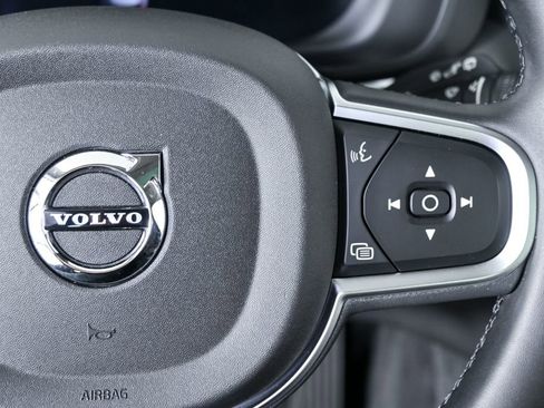 Used 2025 Volvo XC60 B5 Core AWD/4WD image 12