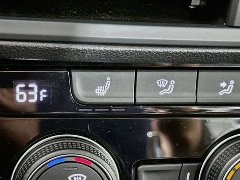 Certified 2023 Volkswagen Jetta SE w/ Panoramic Sunroof Package FWD image 18
