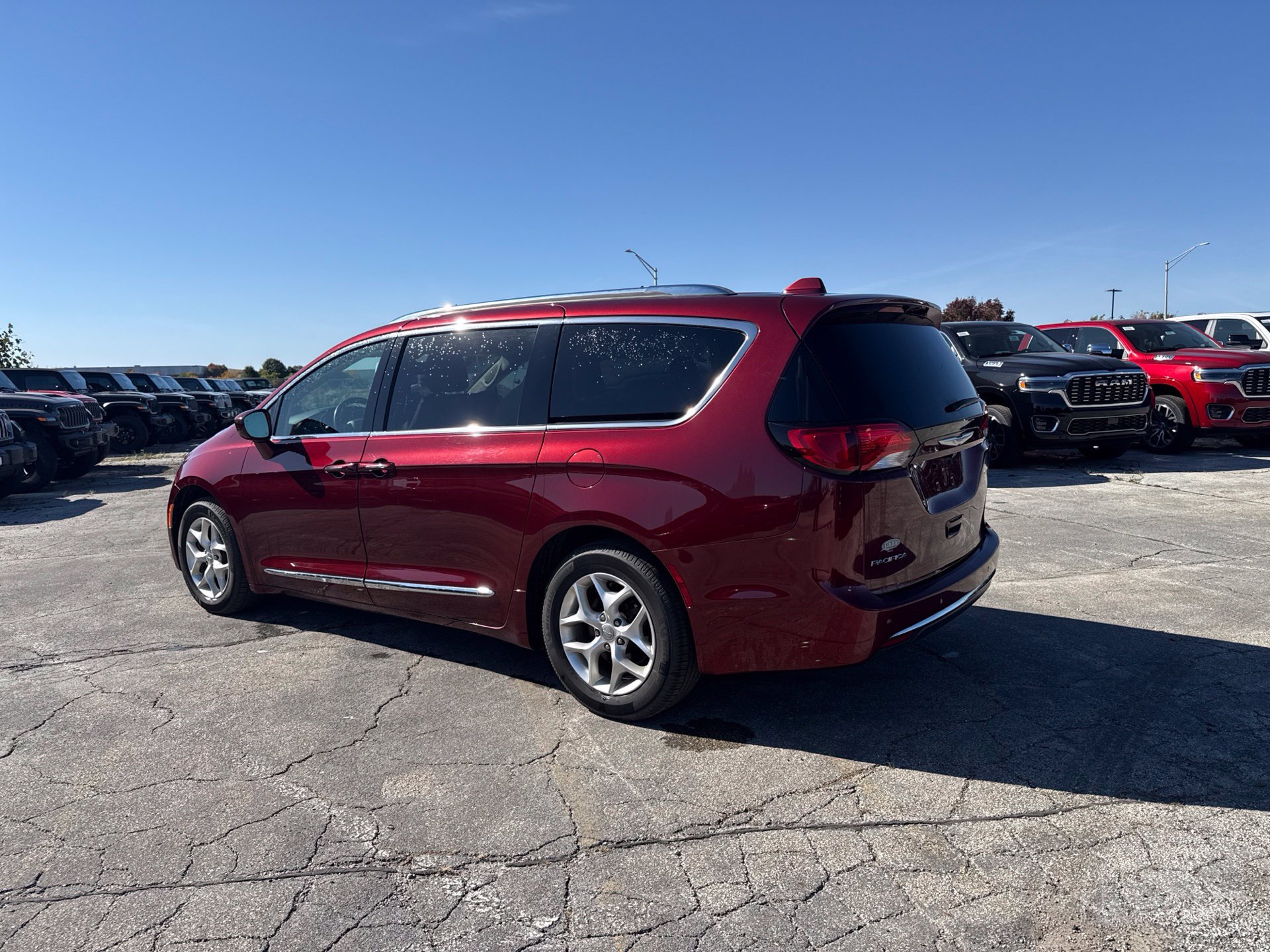 Used 2017 Chrysler Pacifica Touring-L Plus FWD image 7