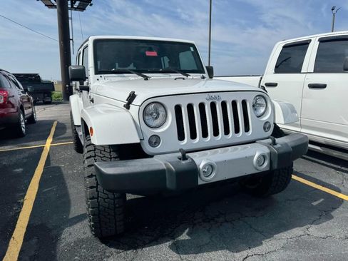 Used 2015 Jeep Wrangler Unlimited Sahara AWD/4WD image 2
