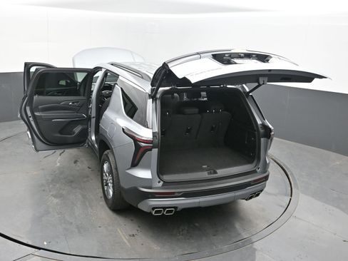 Used 2025 Chevrolet Traverse LT image 41