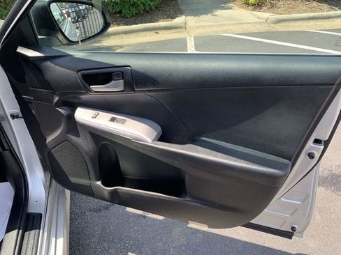Used 2012 Toyota Camry SE FWD image 13