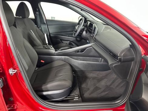 Certified 2025 Hyundai Elantra Sport image 28