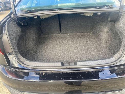 Used 2025 Volkswagen Jetta SE image 31