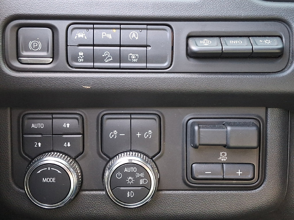 Used 2024 GMC Yukon XL AT4 w/ Technology Package AWD/4WD image 24