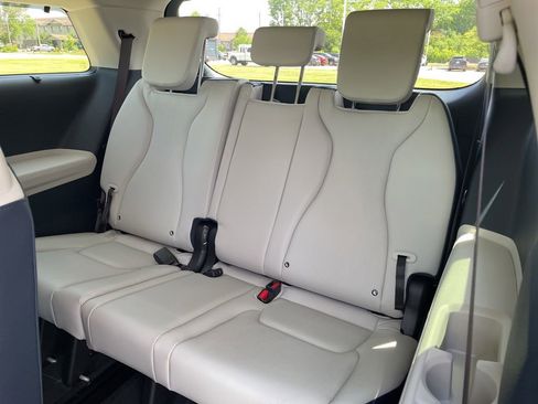 New 2026 Kia Carnival EX FWD image 13