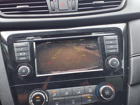 Used 2018 Nissan Rogue S AWD/4WD image 15