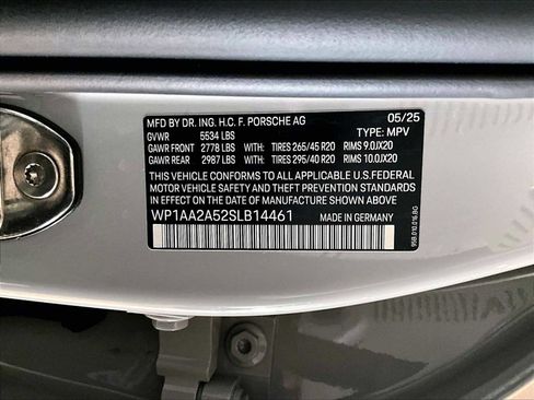 Used 2025 Porsche Macan image 36