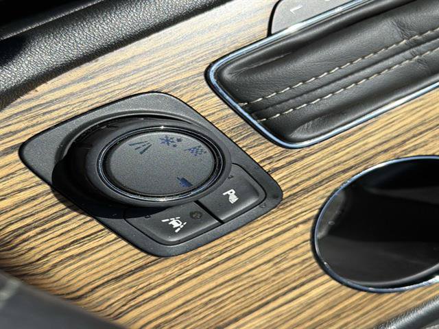 Used 2019 GMC Acadia Denali w/ Technology Package FWD image 30