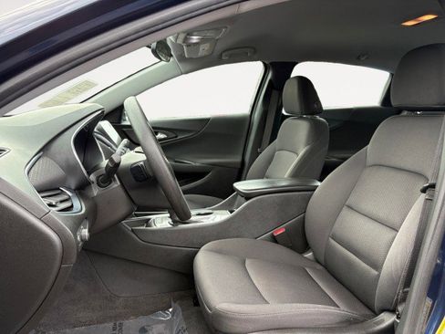 Used 2021 Chevrolet Malibu LT image 2