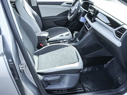 New 2025 Volkswagen Taos SE image 42
