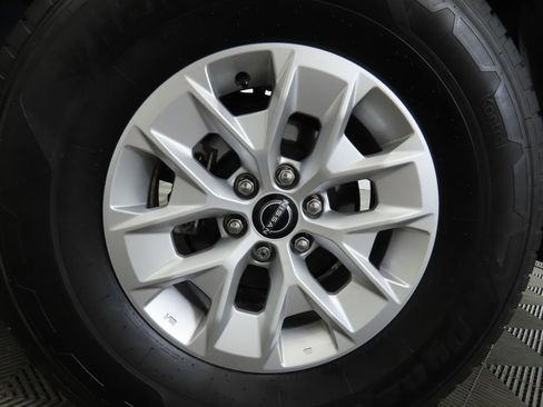 Used 2024 Nissan Frontier SV w/ Technology Package image 31