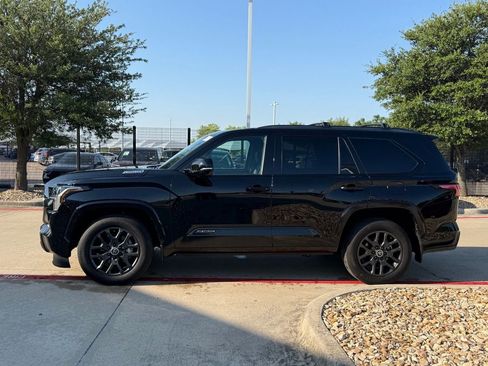 Used 2024 Toyota Sequoia Platinum AWD/4WD image 2