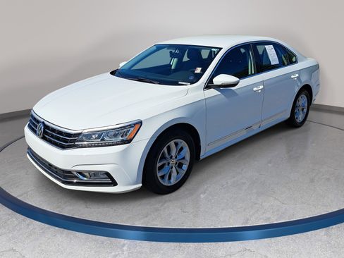 Used 2016 Volkswagen Passat 1.8T S w/ Lighting Package (P06) FWD image 1