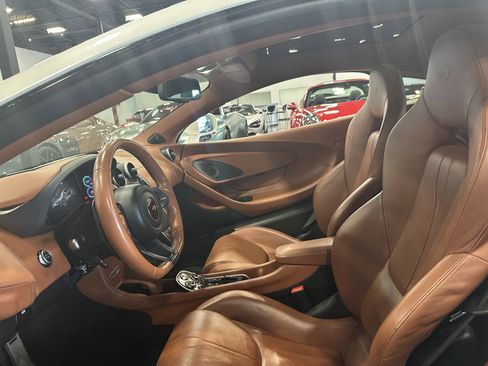 Used 2017 McLaren 570S RWD image 7