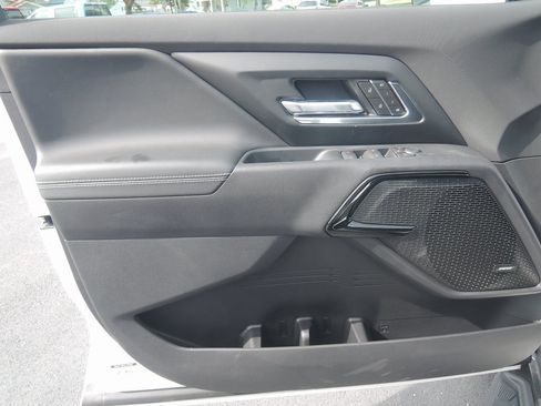 New 2025 Chevrolet Silverado EV LT image 24