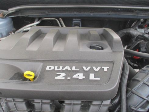 Used 2013 Chrysler 200 Touring FWD image 16