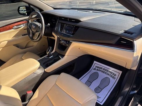 Used 2018 Cadillac XT5 Luxury w/ Driver Awareness Package FWD image 17