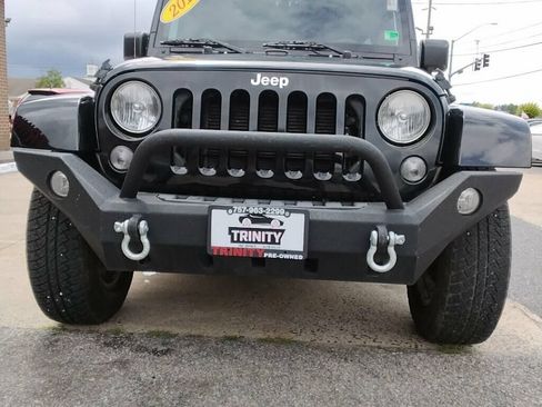Used 2015 Jeep Wrangler Unlimited Sahara w/ Connectivity Group AWD/4WD image 6