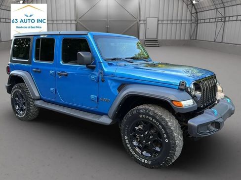 Used 2023 Jeep Wrangler Unlimited w/ Cold Weather Group AWD/4WD image 3