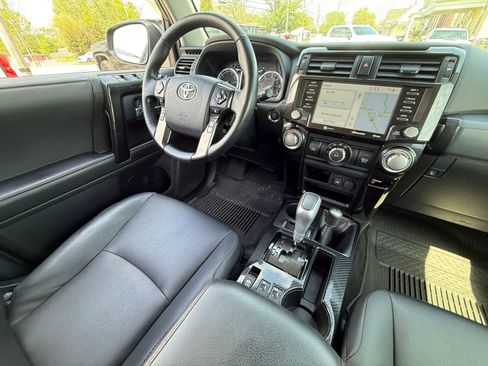 Used 2023 Toyota 4Runner TRD Off-Road Premium w/ Moonroof Package AWD/4WD image 3