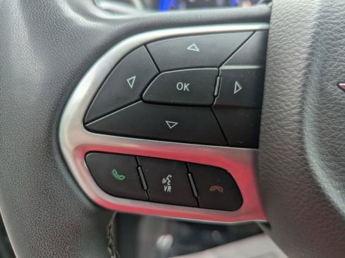 Used 2023 Chrysler Pacifica Touring-L FWD image 19