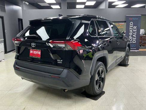 Used 2021 Toyota RAV4 XLE w/ Convenience Package image 4